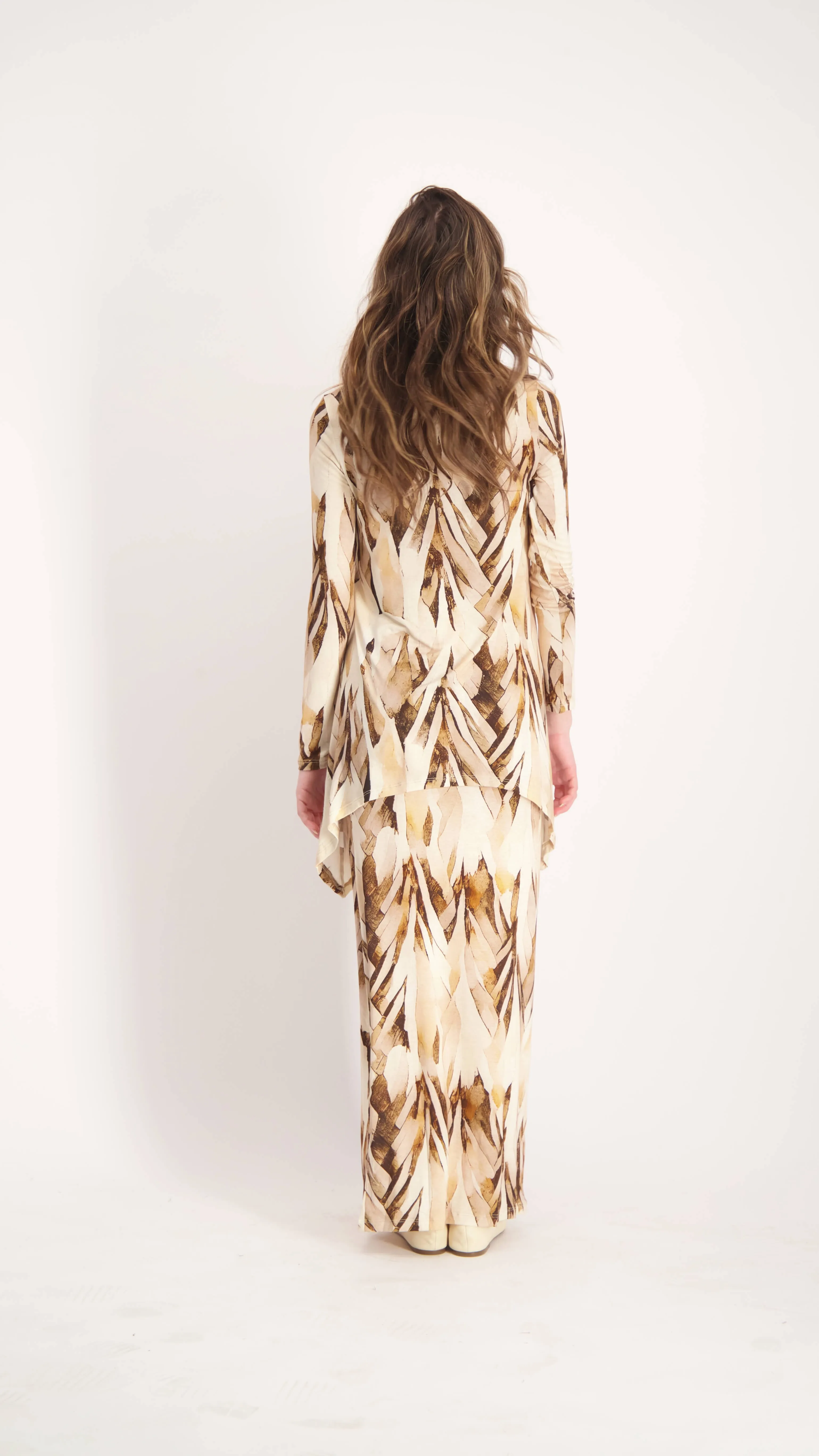 Asymmetric T-shirt / Beige Leaves