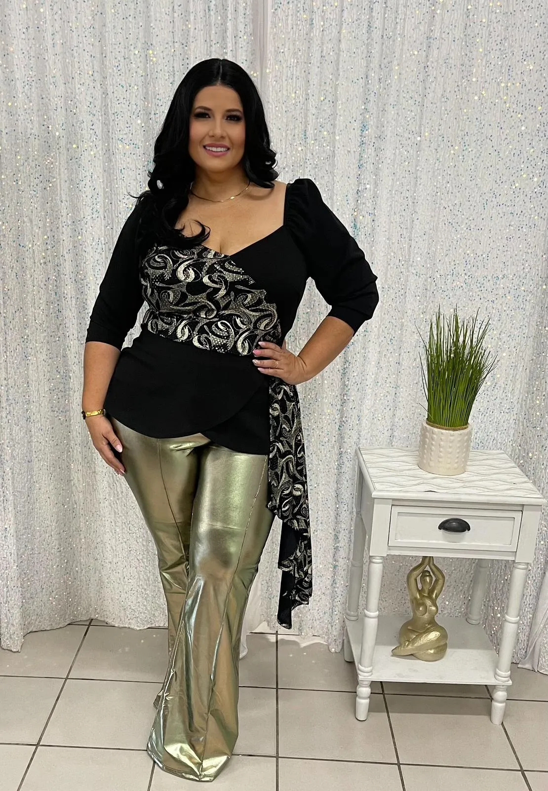 Plus asymmetric black top with gold